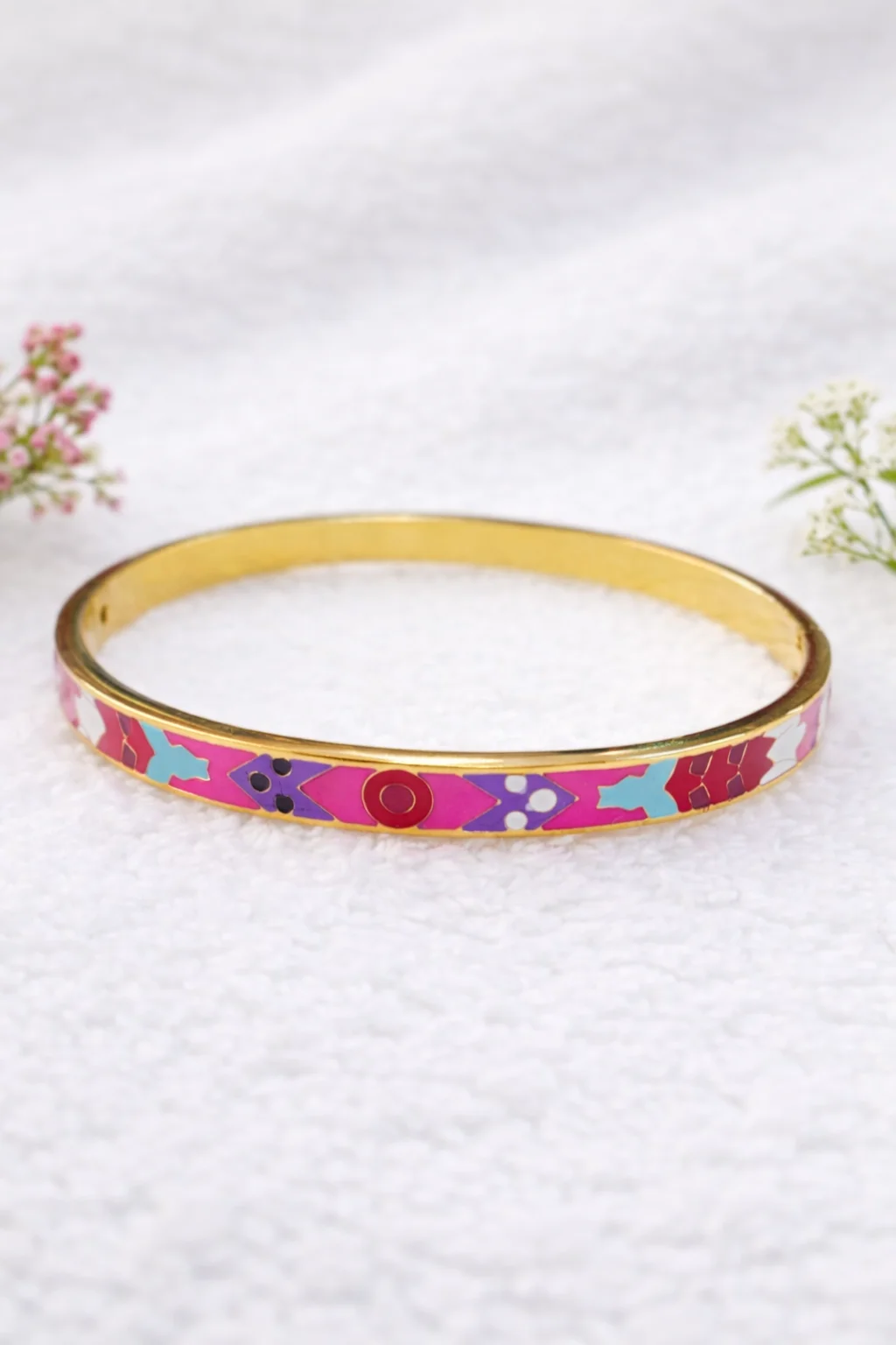 Royal Textured Gold-Tone Bangle Bracelet – Classic Heritage Design